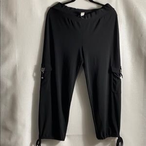 BLACK HOUSE /WHITE MARKET BLACK CAPRI’S